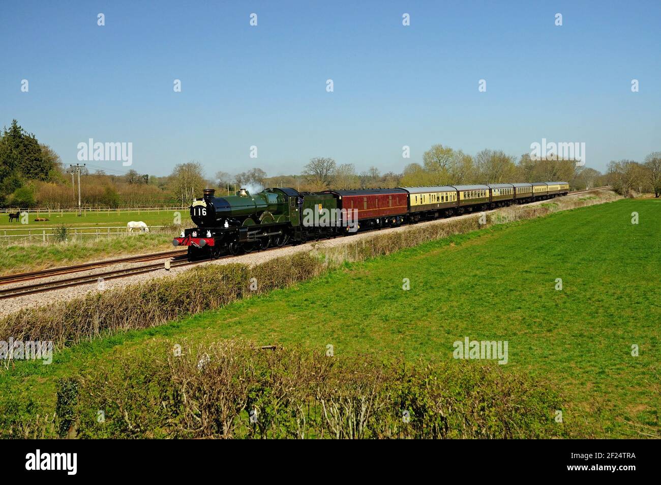 GWR Castle class No 5043 Earl of Mount Edgcumbe approaching Chippenham with The Bristolian rail-tour, 17th April 2010. Stock Photo