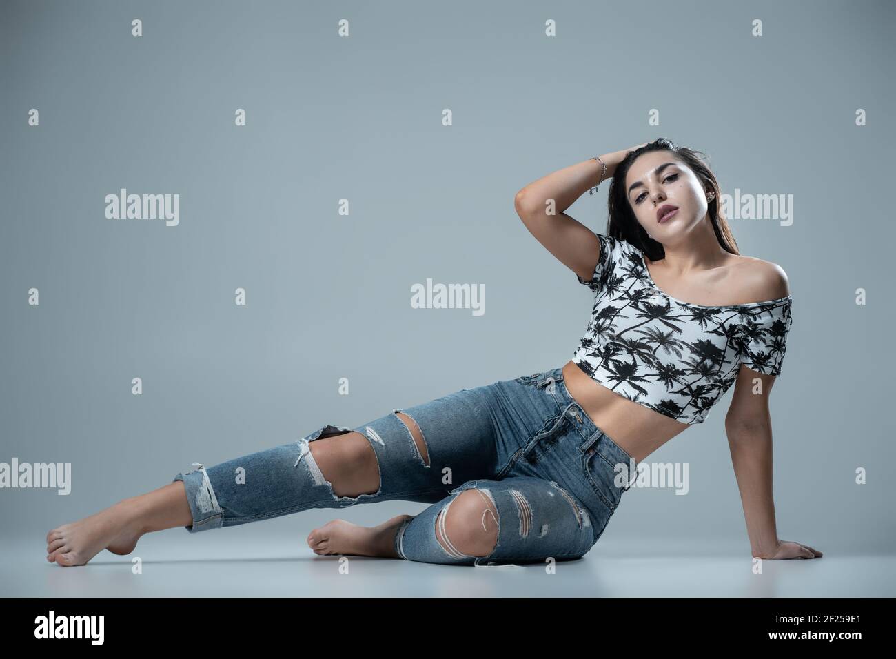 Pose posing model hi-res stock photography and images - Alamy