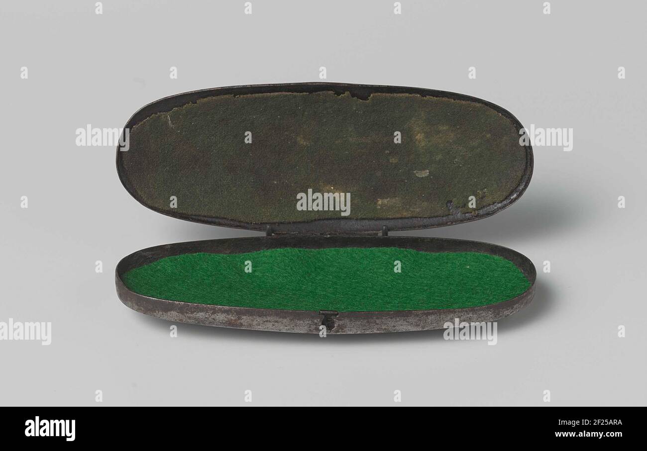 Globen box made of iron, lined with green sheet.Globen Box Made or Iron ...