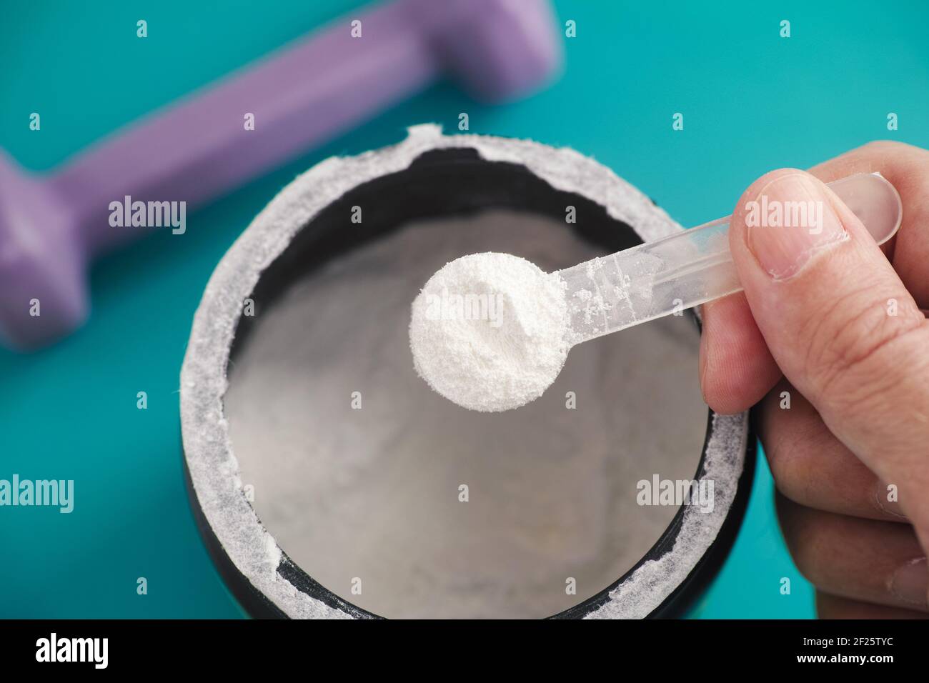 AAKG supplement. Man holding a scoop of AAKG powder in his hand. Close up  Stock Photo - Alamy