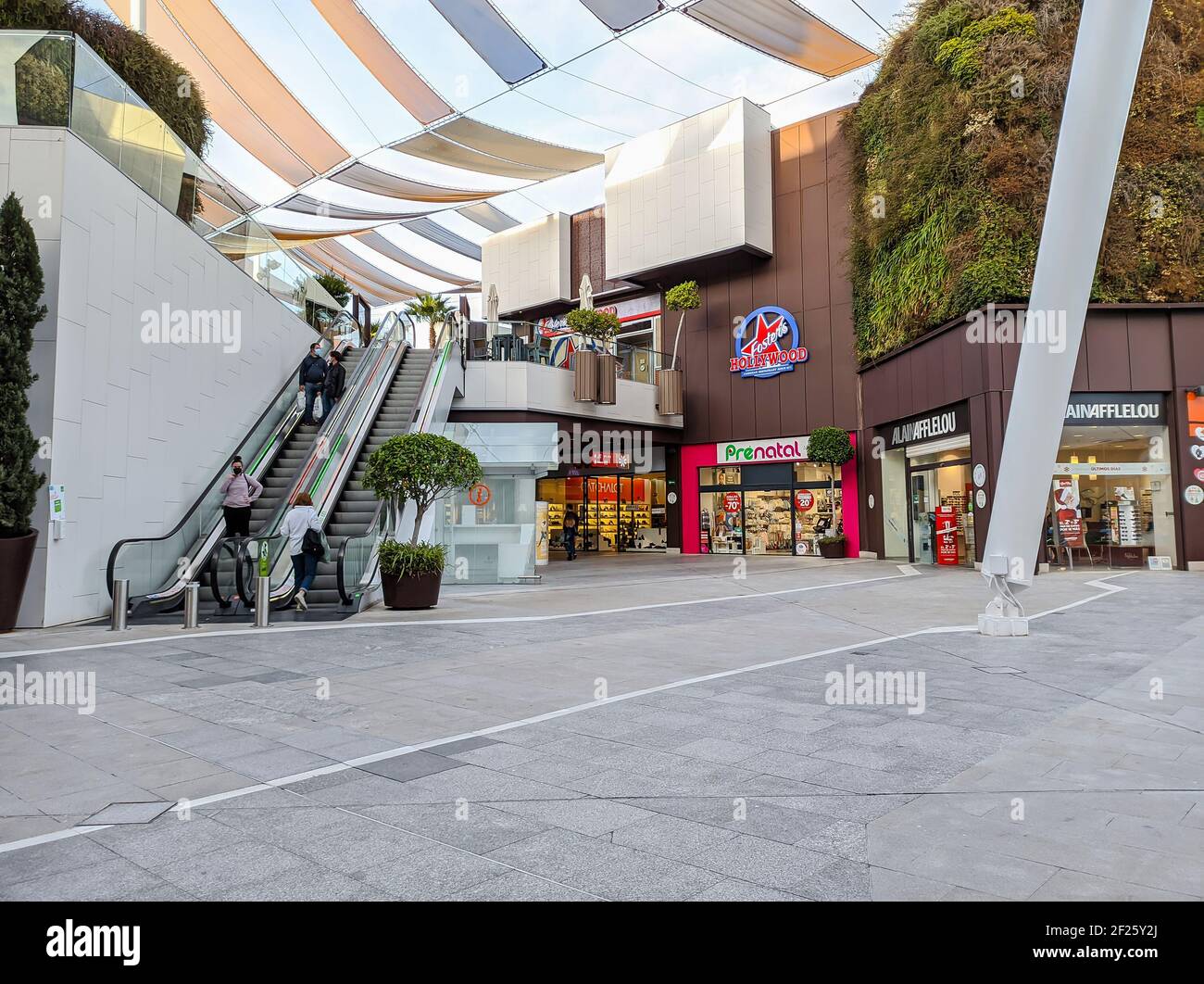 Outdoor escalator stairs shopping mall hi-res stock photography and images  - Alamy