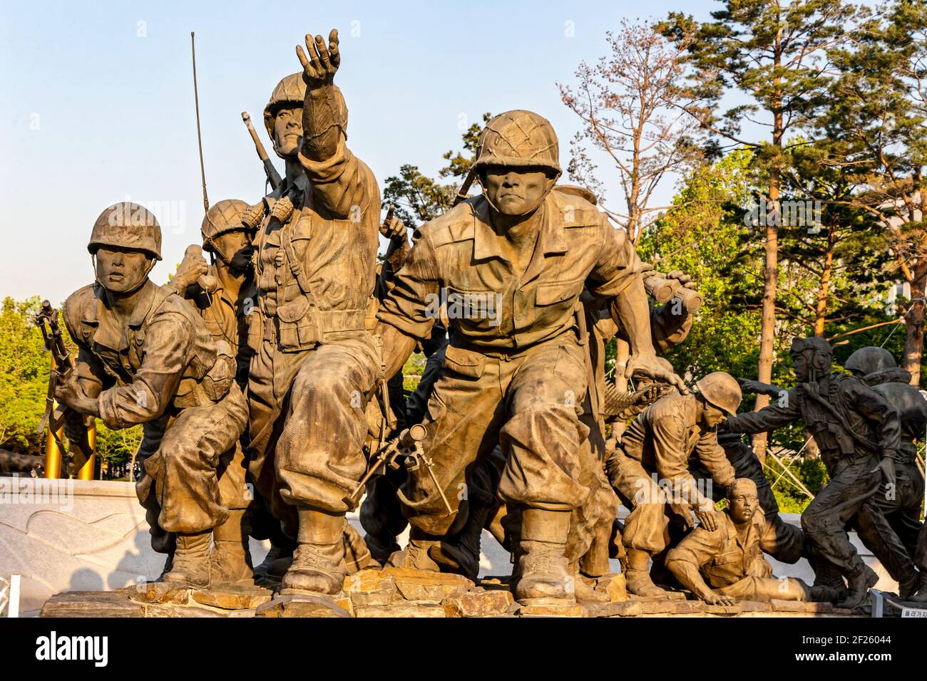 Seoul, South Korea. 27th May, 2017. Monument in Remembrance of the Korean War at the War Memorial of Korea Museum. Stock Photo