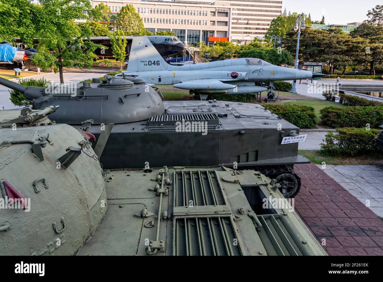 Seoul, South Korea. 27th May, 2017. Tanks and McDonnell Douglas F-4 Phantom II Fighter at the War Memorial of Korea Museum. Stock Photo