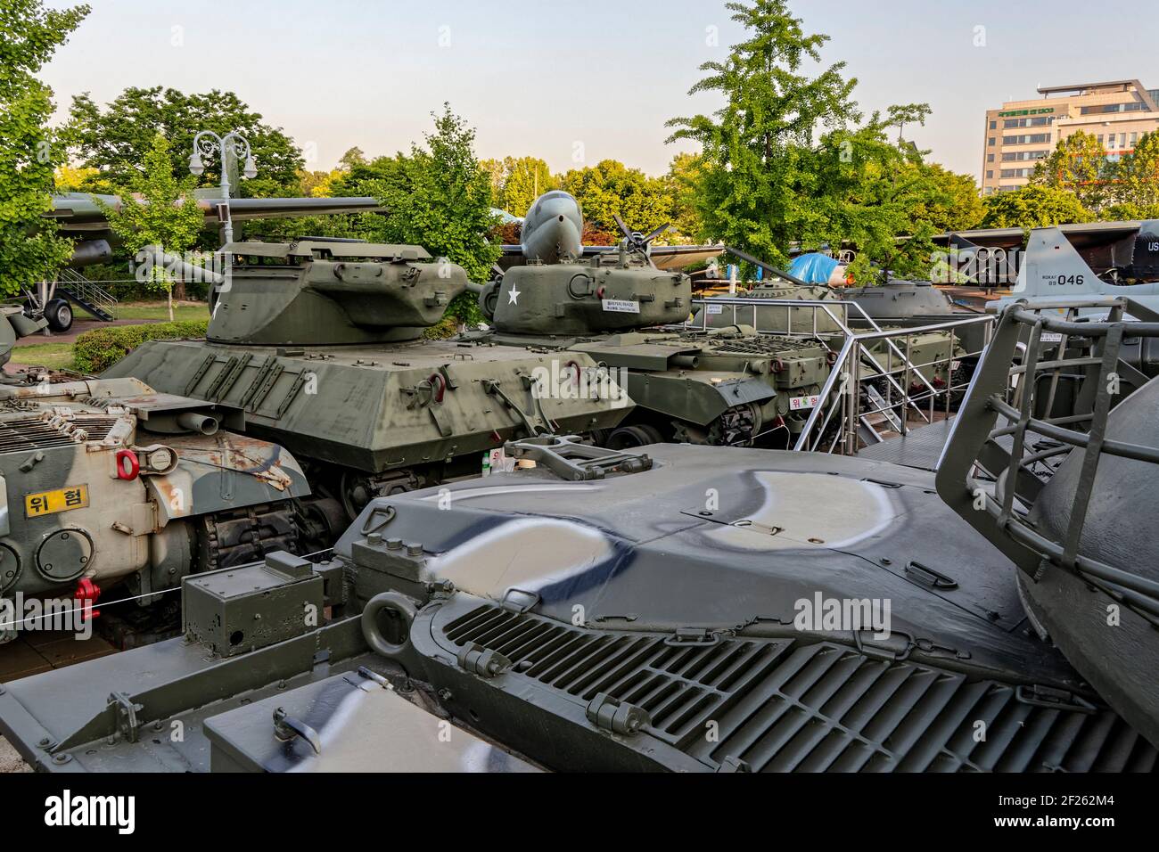 Seoul, South Korea. 27th May, 2017. Tanks at the War Memorial of Korea Museum. Stock Photo