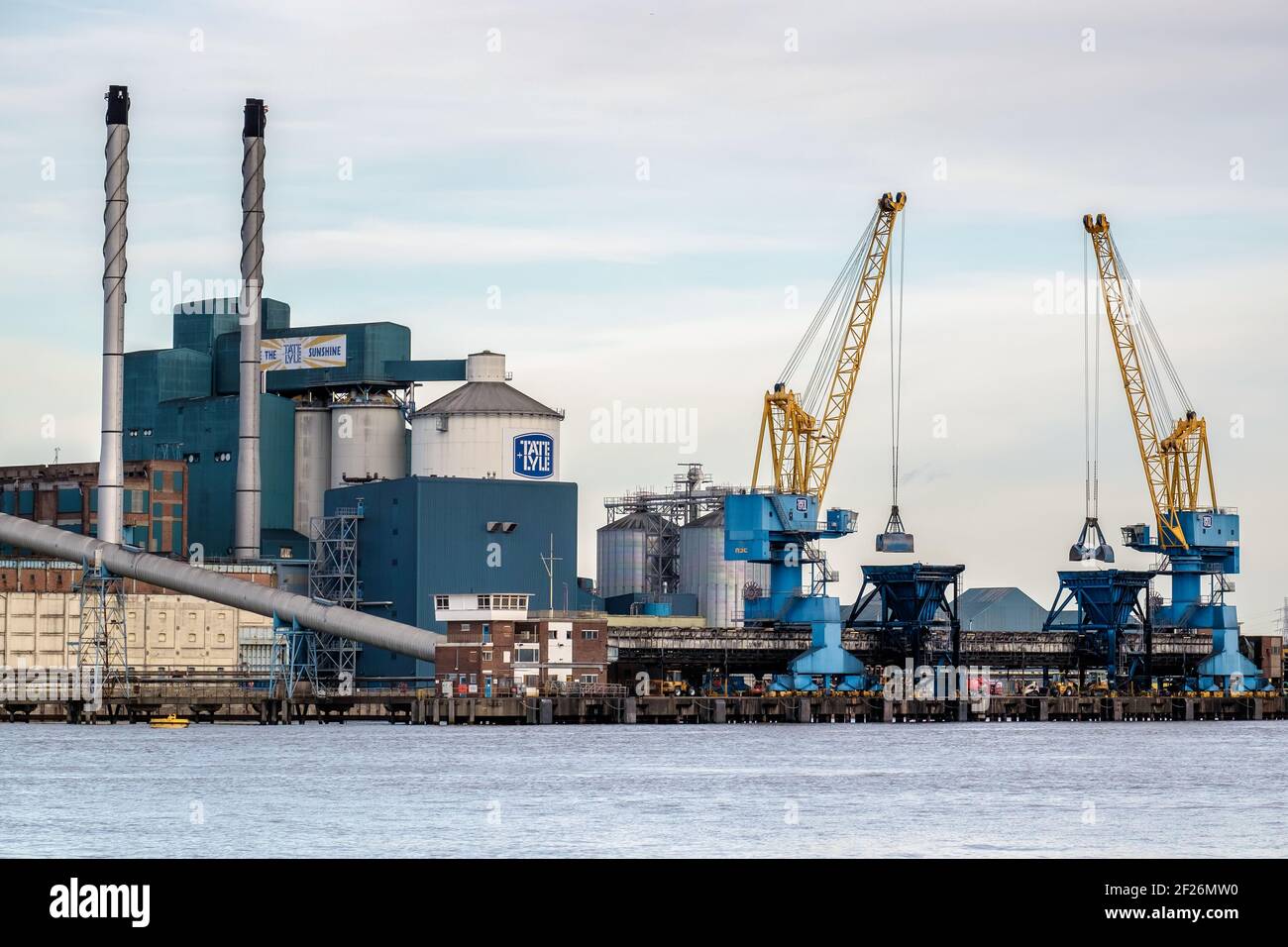 View of the Tate and Lyle Refinery in Silvertown Stock Photo Alamy