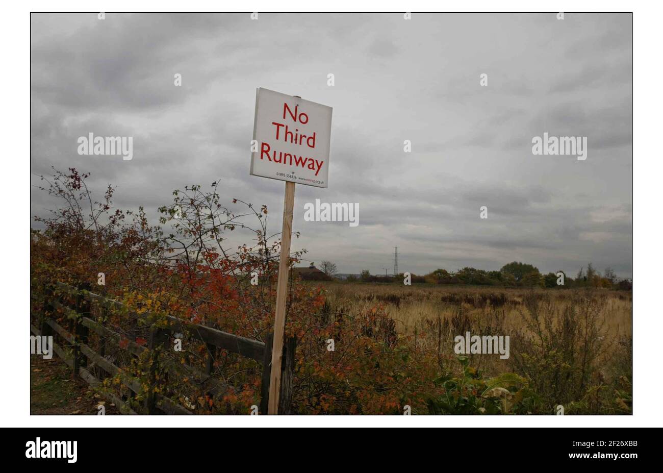 Third runway at Heathrow......The village of Sipson between the A4 and M4 roads on the border of Heathrow which is in the path of the proposed new runway.pic David Sandison 22/10/2003 Stock Photo