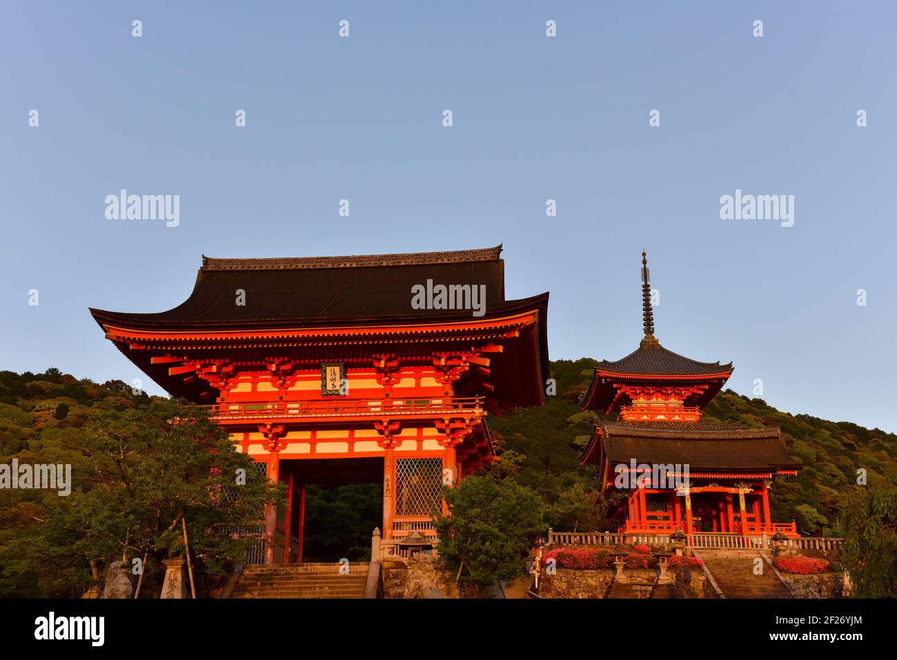 Niōmon deva gate that is the entrance the to Kiyomizu-dera temple Kyoto, Japan Stock Photo