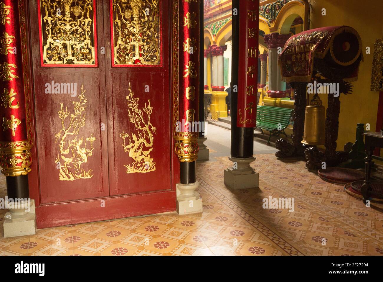 Vietnam Ho Chi Minh City Inside Jade Emperor Pagoda Stock Photo Alamy vietnam-ho-chi-minh-city-inside-jade-emperor-pagoda-stock-photo-alamy