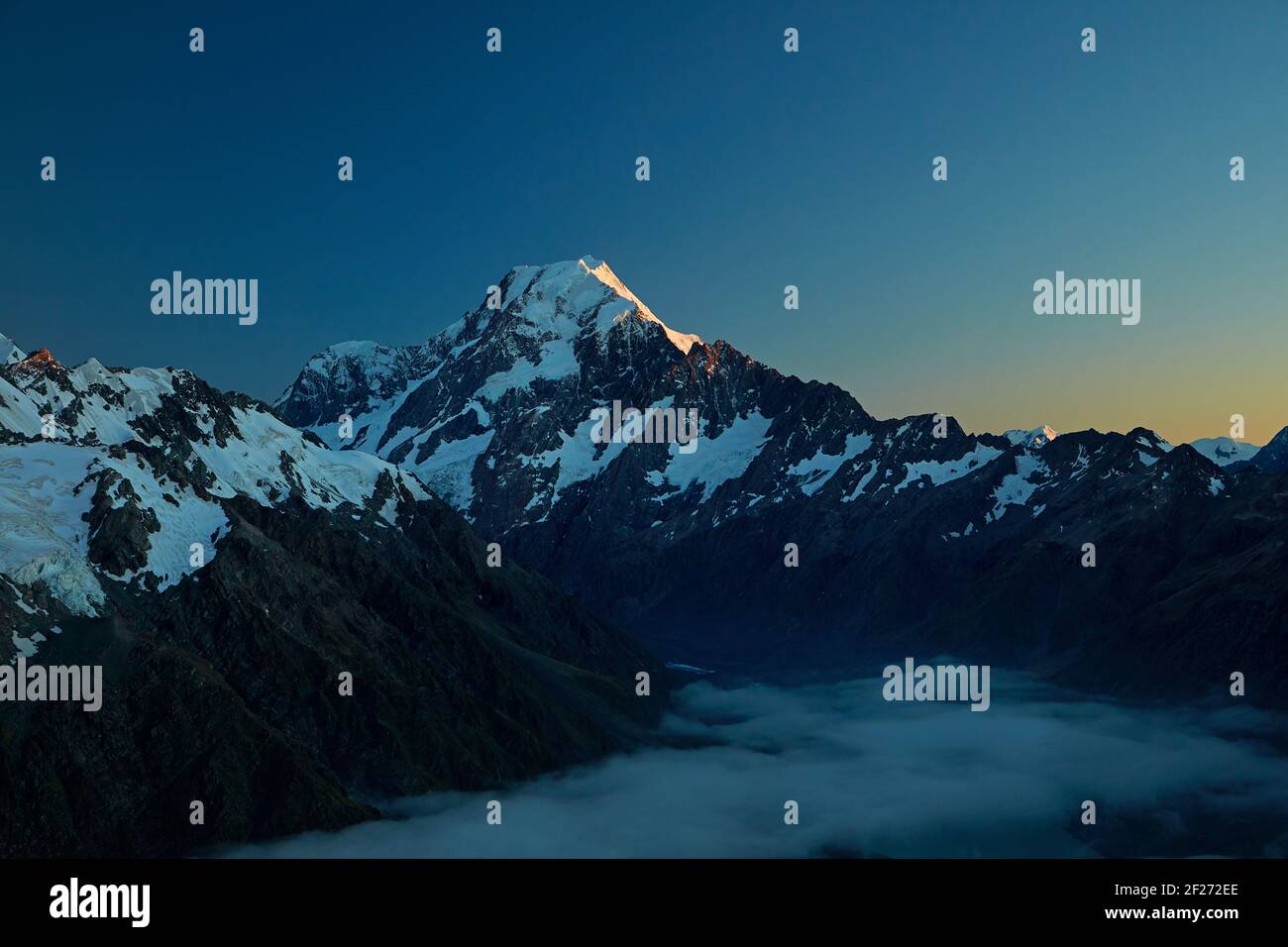 Alpenglow on aoraki mount cook hi-res stock photography and images - Alamy