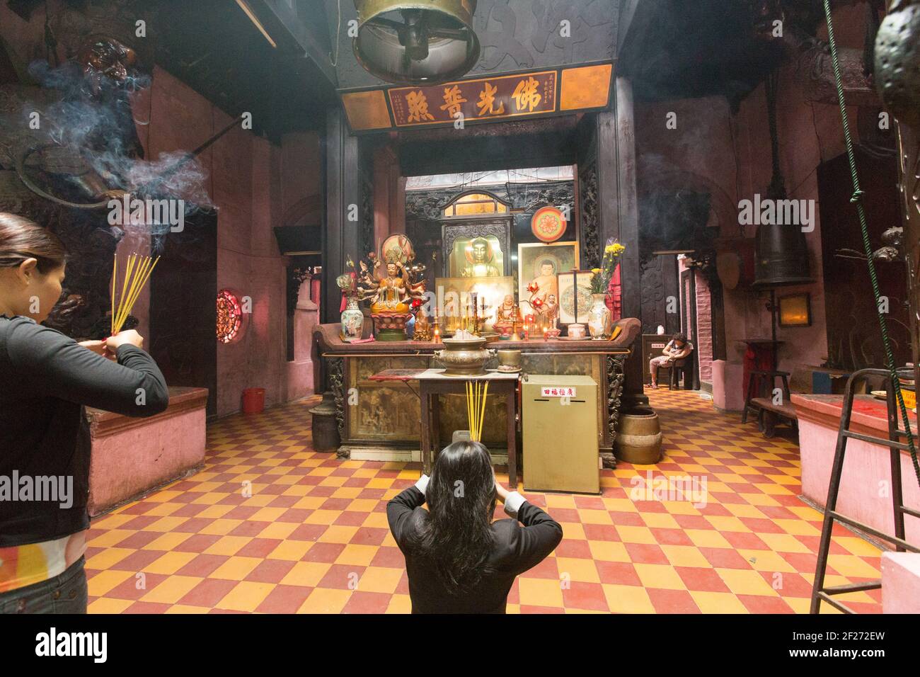 Vietnam Ho Chi Minh City Inside Jade Emperor Pagoda Stock Photo Alamy vietnam-ho-chi-minh-city-inside-jade-emperor-pagoda-stock-photo-alamy