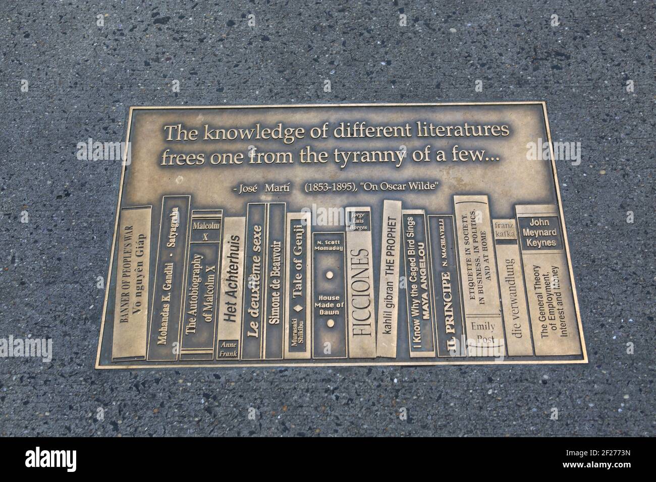 Library Way, Oscar Wild, Plaque, Quote, 41st Street, Midtown, Manhattan, New York City, New York USA Stock Photo