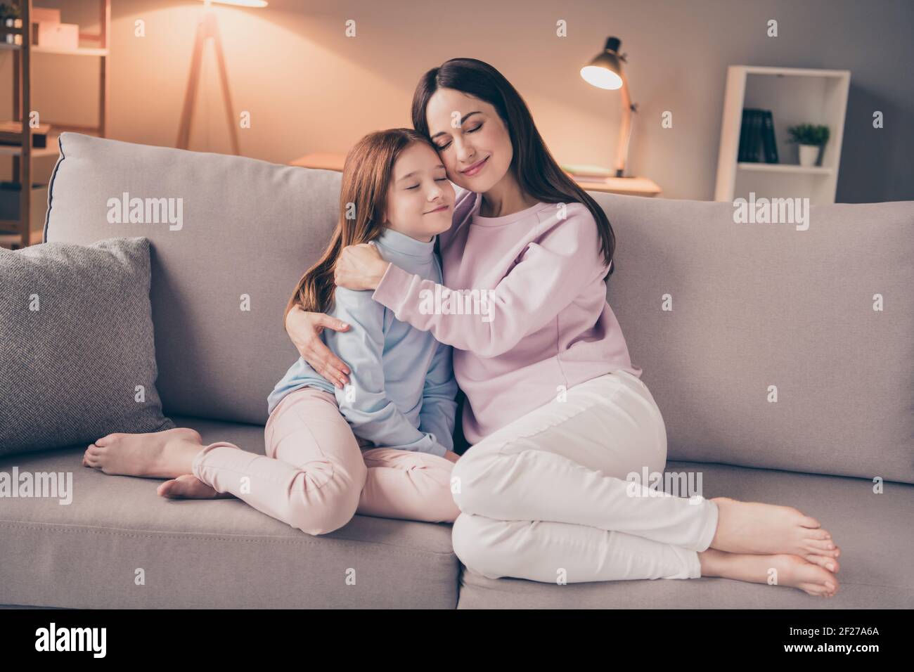 Preteen girls on couch hi-res stock photography and images - Alamy