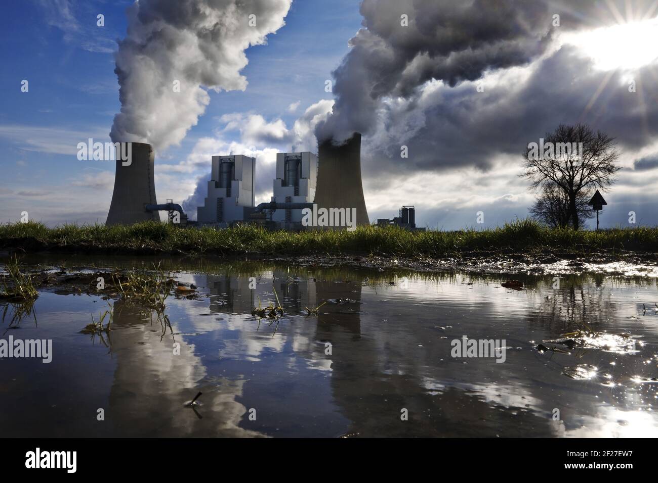 Brown coal power plant Neurath, the largest power plant in Germany,  Grevenbroich, Germany, Europe Stock Photo - Alamy