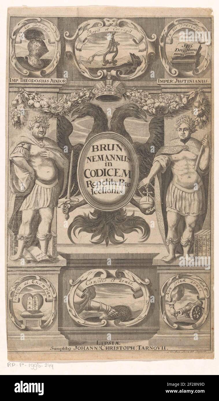 Allegorie op oorlog en vrede met keizers; Brunnemannus in Codicem Repetitae Pralectionis; Titelpagina voor: Johann Brunnemann, Commentarius in duodecim libros codicis Justinianei, s.a..A two-headed eagle with crown, sword, rich appel and cartouche with title in the middle. Stand on either side, in architectural frame, Emperor Theodosius II and Emperor Justinianus. Above and among cartouches with different symbols of war and peace. Stock Photo