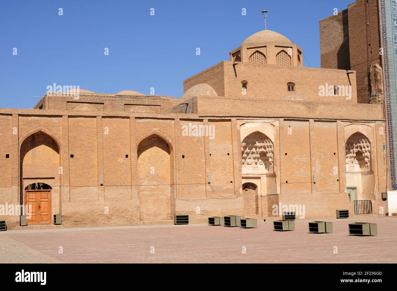 Persian architecture door hi-res stock photography and images - Alamy