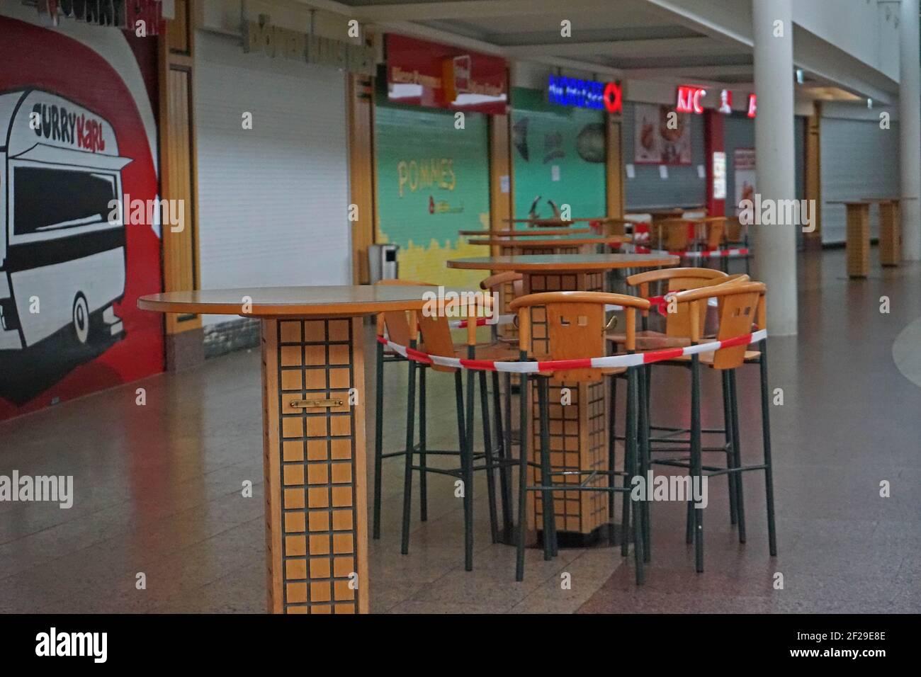 Family friendly Food Lounge in the Shopping Mall 'Rhein-Ruhr-Zentrum' Humboldtstr closed and empty on Saturday afternoon, April 18th, 2020 Stock Photo