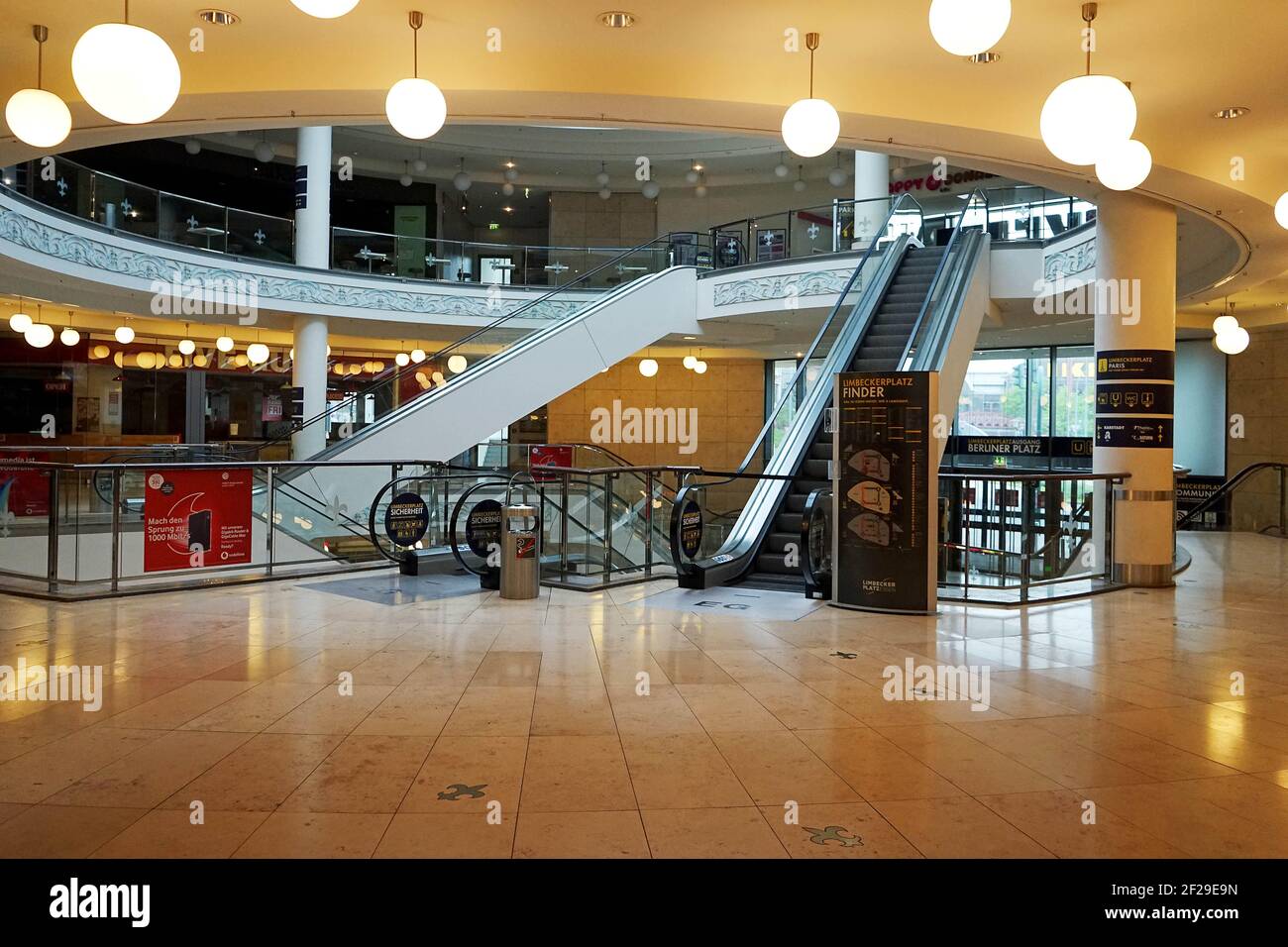 The City Center, shopping mall in Essen Stadtmitte is empty without customers, NRW, Germany, Europe, April 2020, false virus alarm harms economy. Stock Photo