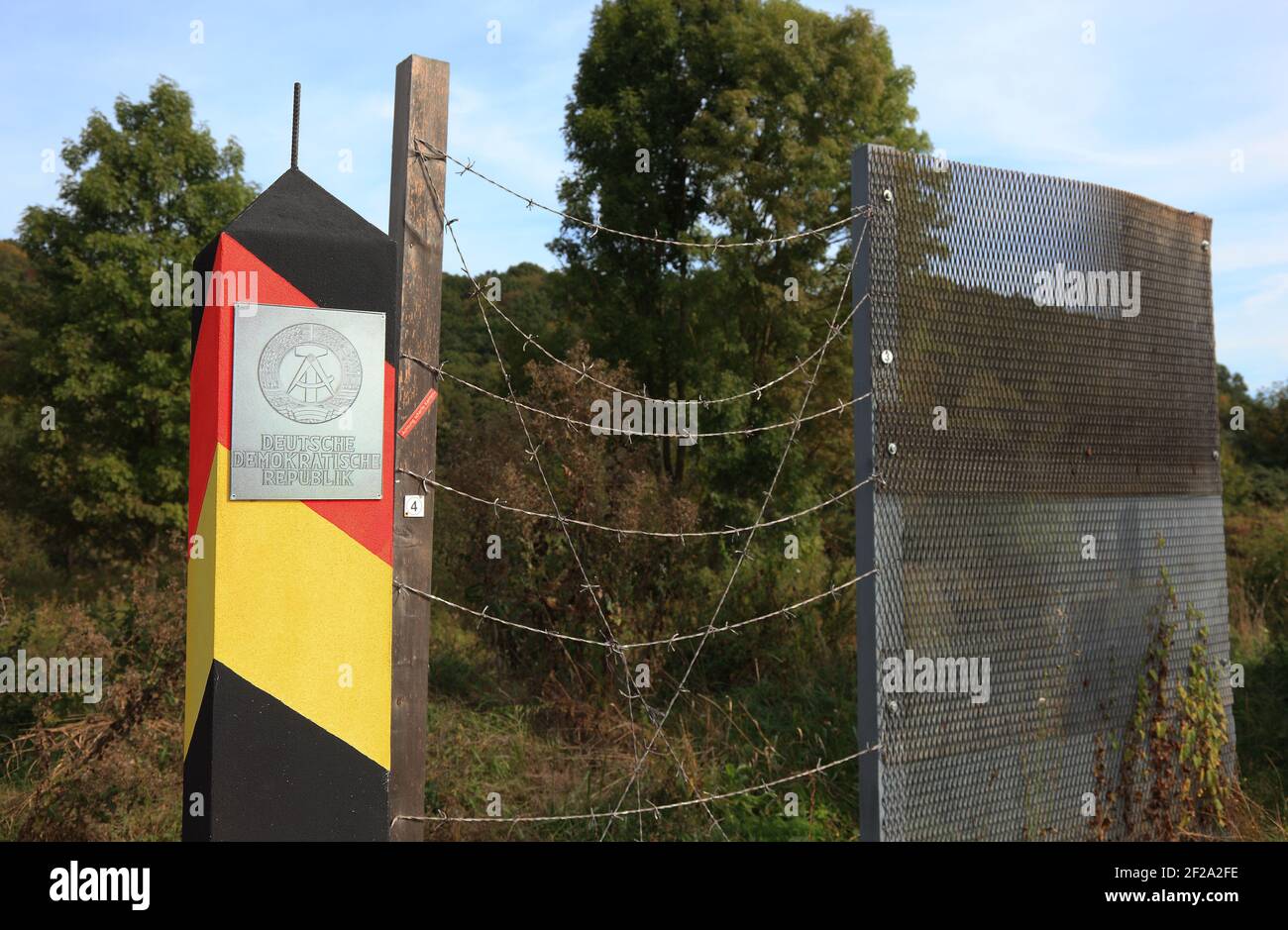Border post of the former state border of the GDR, Vacha, Wartburgkreis, Thuringia, Germany  /  Grenzpfahl der ehemaligen Staatsgrenze der DDR, Vacha, Stock Photo