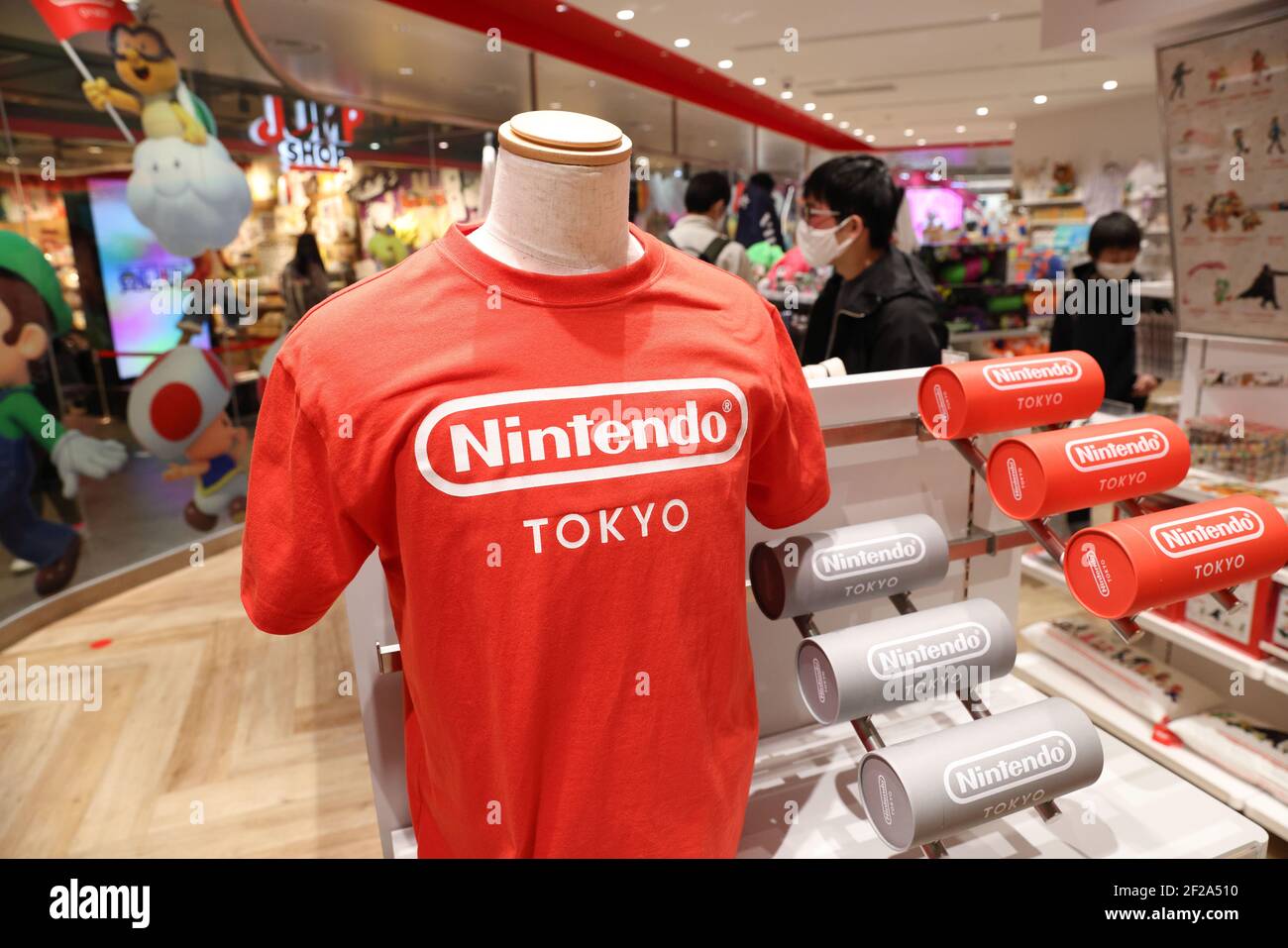 Nintendo store hi-res stock photography and images - Alamy