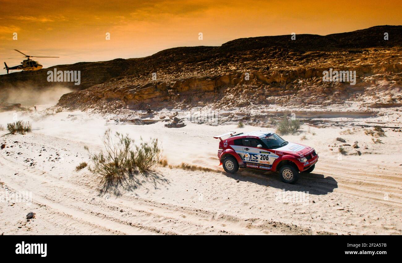 Cars on the Paris-Dakar race in the heat of the Egyptian desert Stock Photo