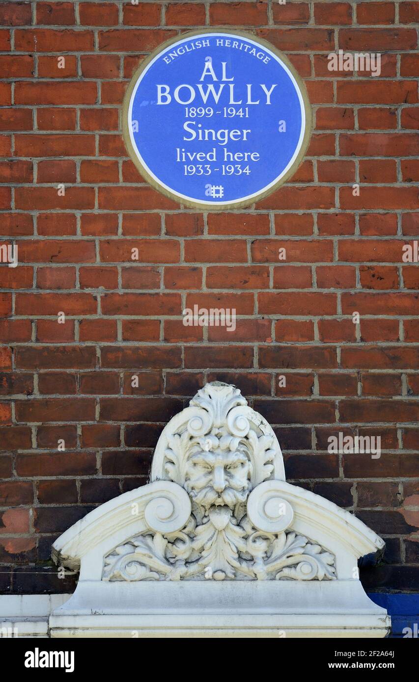 London, UK. Commemorative plaque: 'AL BOWLLY 1899-1941 Singer lived here 1933-1934' at Charing Cross Mansions, 26 Charing Cross Road, WC2H Stock Photo