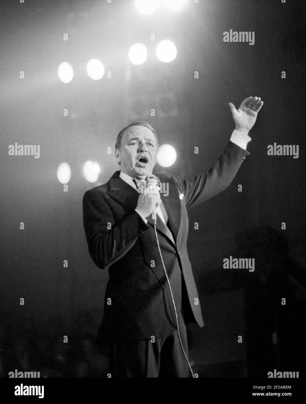 Frank Sinatra performs live on stage at Concertgebouw in Amsterdam, Netherlands 1975, June 2nd (Photo Gijsbert Hanekroot) Stock Photo