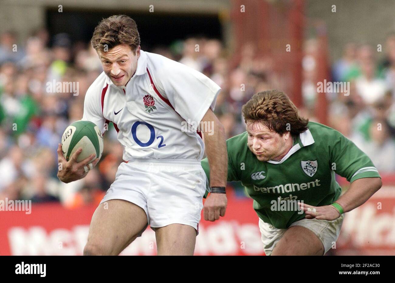 RUGBY SIX NATIONA IRLAND V ENGLAND 30/3/2003 DAN LUGAR AND BYREN PICTURE DAVID ASHDOWNRUGBY Stock Photo