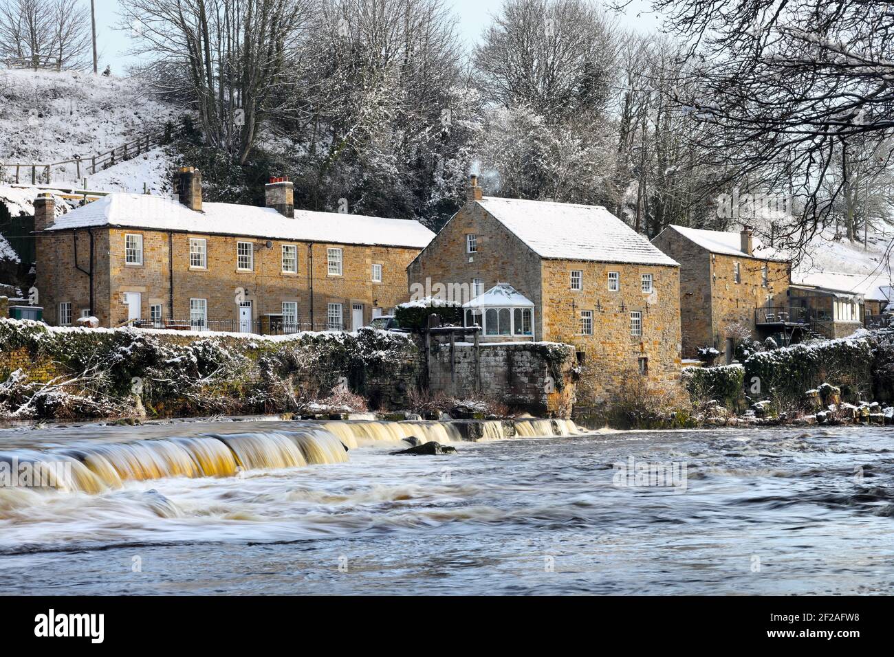 The River Tees and Demesnes Mill in Winter, Barnard Castle, County Durham, UK Stock Photo