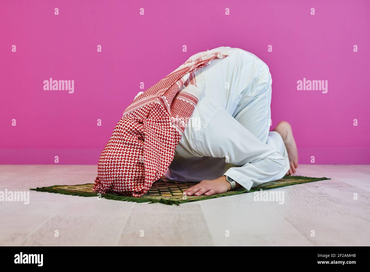 Young muslim man praying salat during Ramadan Stock Photo - Alamy