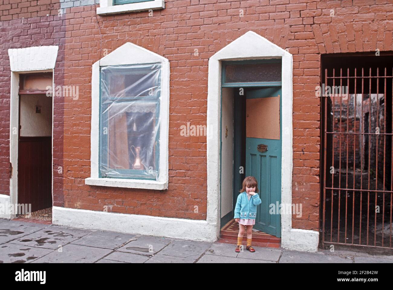 Belfast child outside her terrace house, Northern Ireland early 70s during The Troubles, 1970s Stock Photo