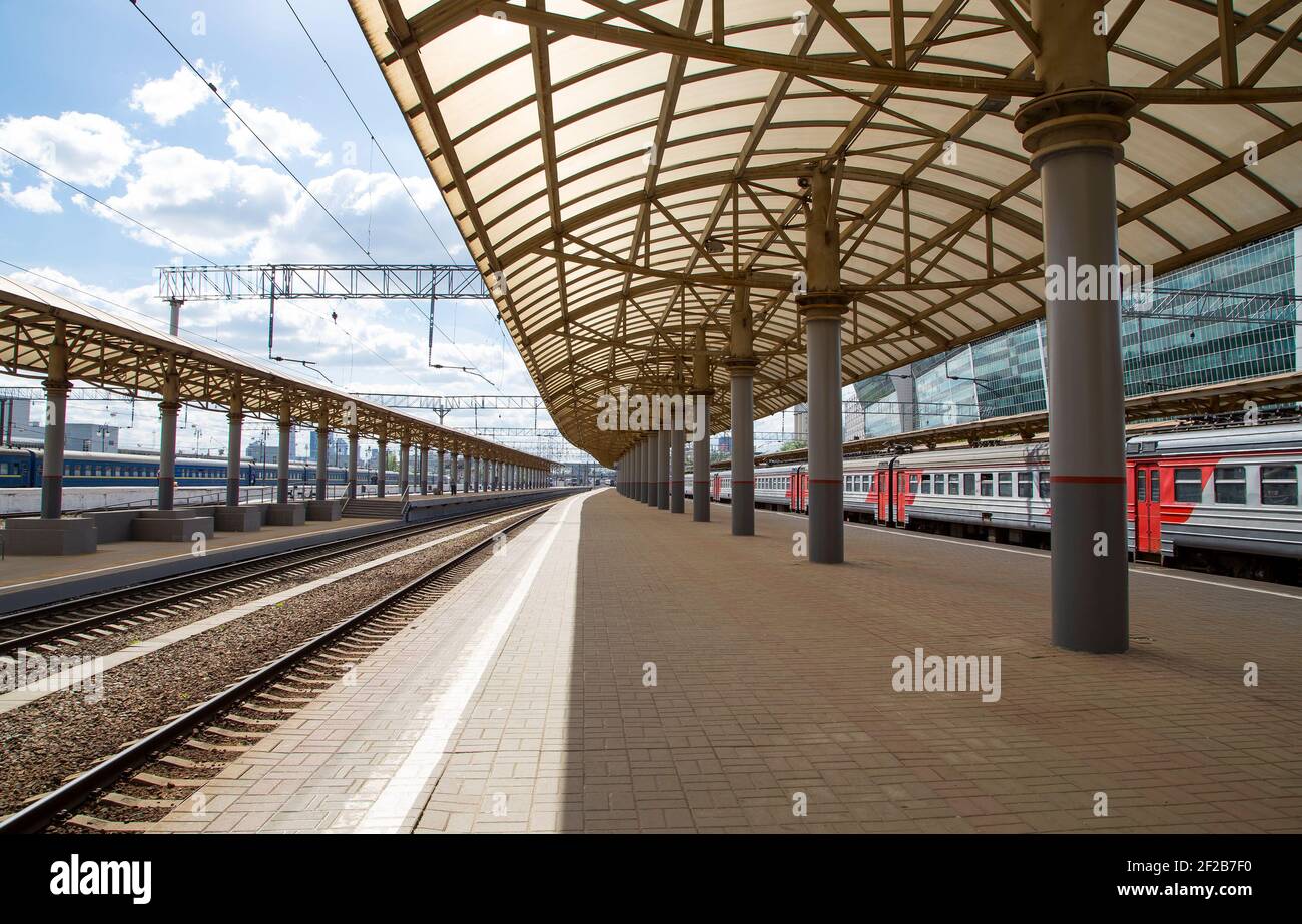 Train on Kiyevskaya railway station (Kiyevsky railway terminal ...