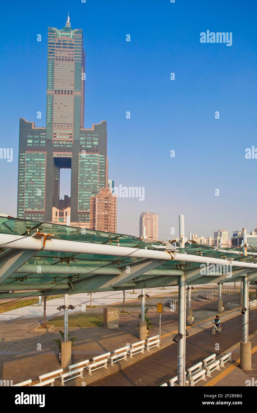Taiwan, Kaohsiung, Bike lane at Singuang Ferry Wharf with  Kaoshiung 85 Sky Tower - Tunex Sky Tower in background Stock Photo