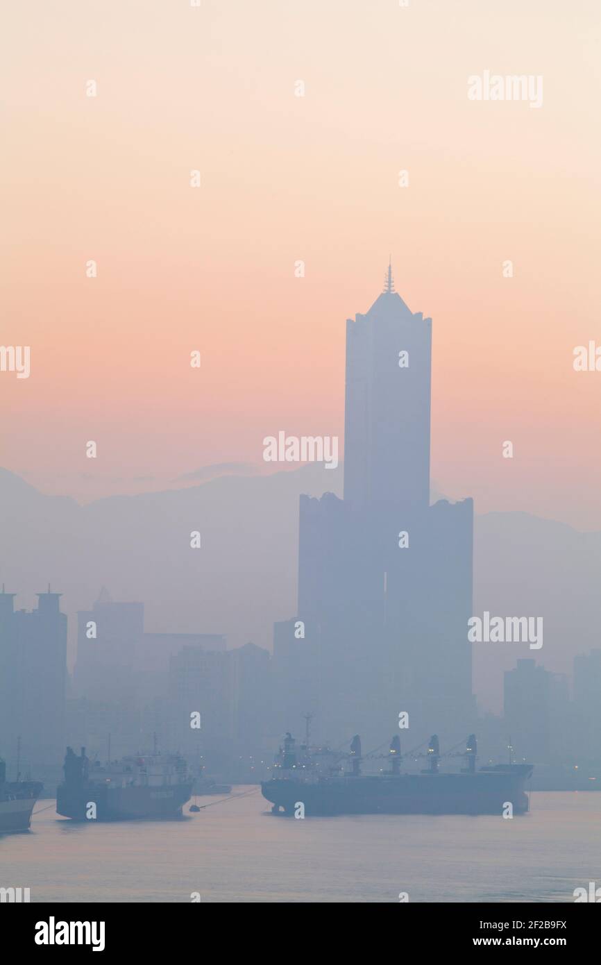 Taiwan, Kaohsiung, View of Kaoshiung 85 Sky Tower - Tunex Sky Tower Stock Photo
