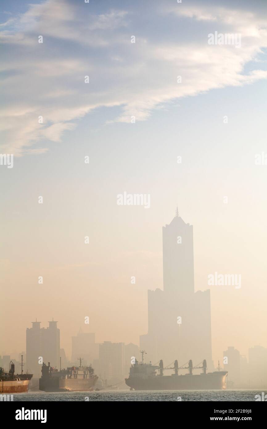 Taiwan, Kaohsiung, View of Kaoshiung 85 Sky Tower - Tunex Sky Tower Stock Photo