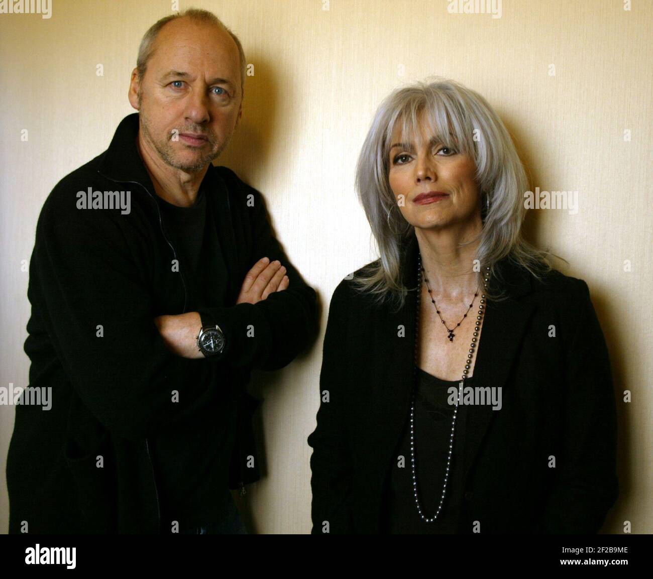 Mark Knopfler and Emmylou Harris in London.pic David Sandison 10/2/2006 Stock Photo