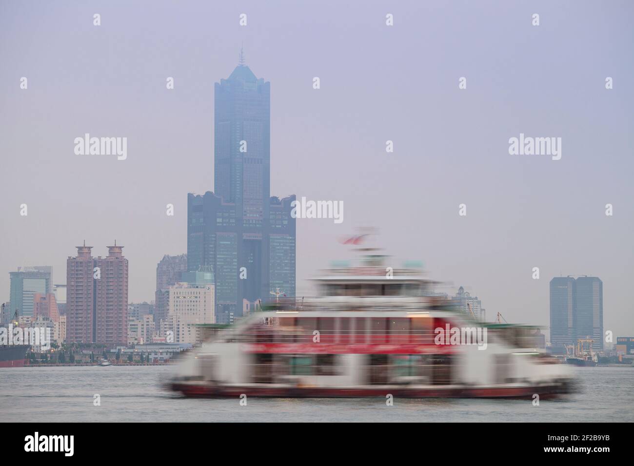 Taiwan, Kaohsiung, View of harbour looking towards the city and  Kaoshiung 85 Sky Tower - Tunex Sky Tower Stock Photo