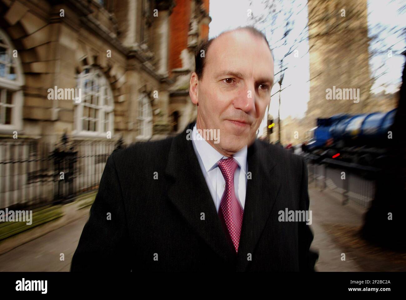 Simon Hughes arrives at Millbank studio in westminster pic David Sandison 26/1/2006 Stock Photo
