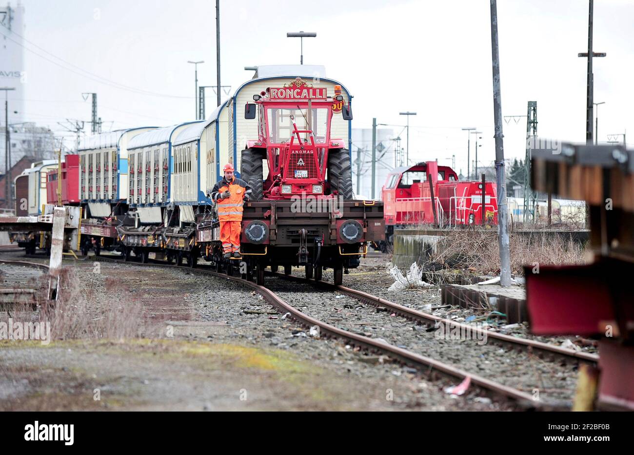 Oldenburg, Deutschland. 04th Mar, 2015. A special train with the historic fleet of Circus Roncalli arrives at the central station in Oldenburg (Germany), 04 March 2015. Credit: dpa/Alamy Live News Stock Photo