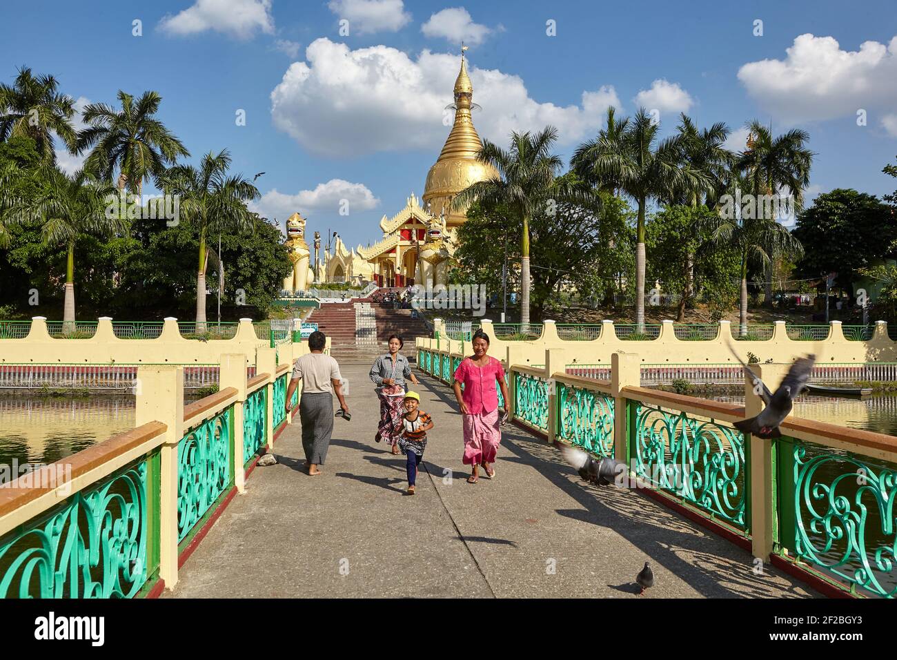 Maha Vijaya Pagoda, Yangon, Myanmar.  Built in 1980 to enshrine relics donated by the King of Nepal Stock Photo