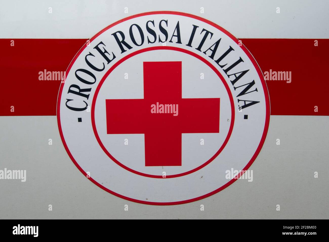 Volunteers of the Italian Red Cross of Maddaloni (CE), they bring  humanitarian aid to families without work and with economic difficulties,  during the Stock Photo - Alamy