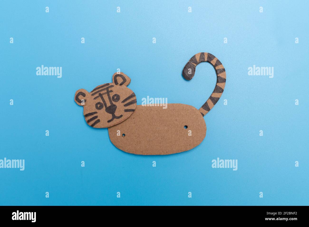 https://c8.alamy.com/comp/2F2BNF2/how-to-make-a-tiger-step-by-step-instruction-diy-year-of-the-tiger-craft-art-project-for-kids-recycle-concept-step-2-2F2BNF2.jpg