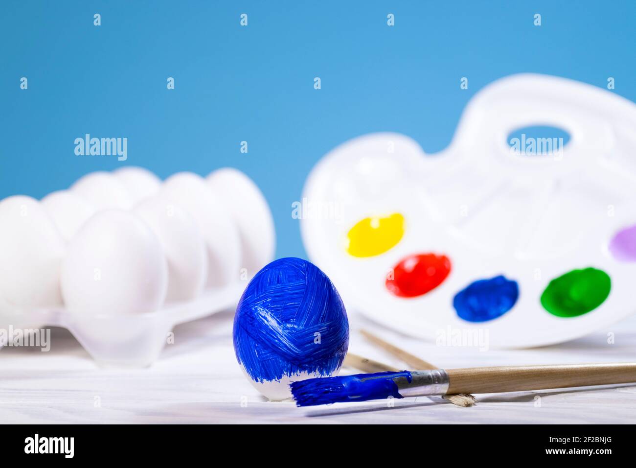 Blue egg painting hires stock photography and images Alamy