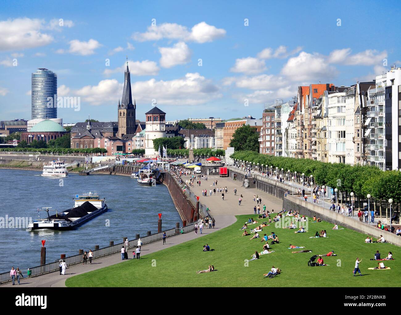 Old town duesseldorf and rhein hi-res stock photography and images - Alamy