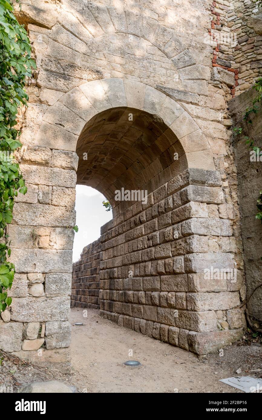 Porta Rosa (Rosa Gate) is a building of the IV sec b.C. in the ancient city  of Velia, it is the ancient round arch in Italy and in all the greek world