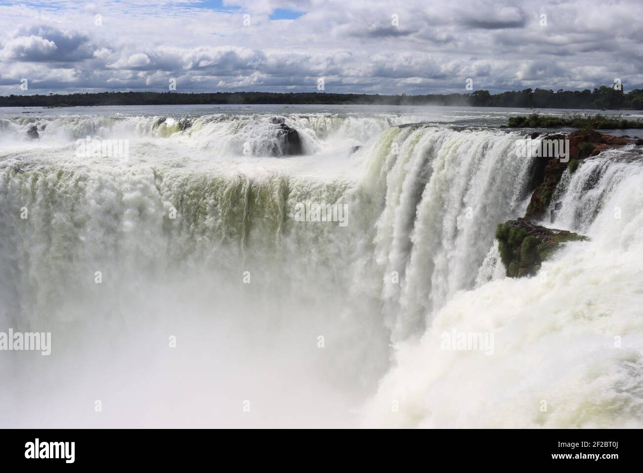 Garganta del Diablo, el lugar más imponente de las Cataratas del Iguazú. Devil's Throat, the most imposing place of the Iguazu Falls. Stock Photo