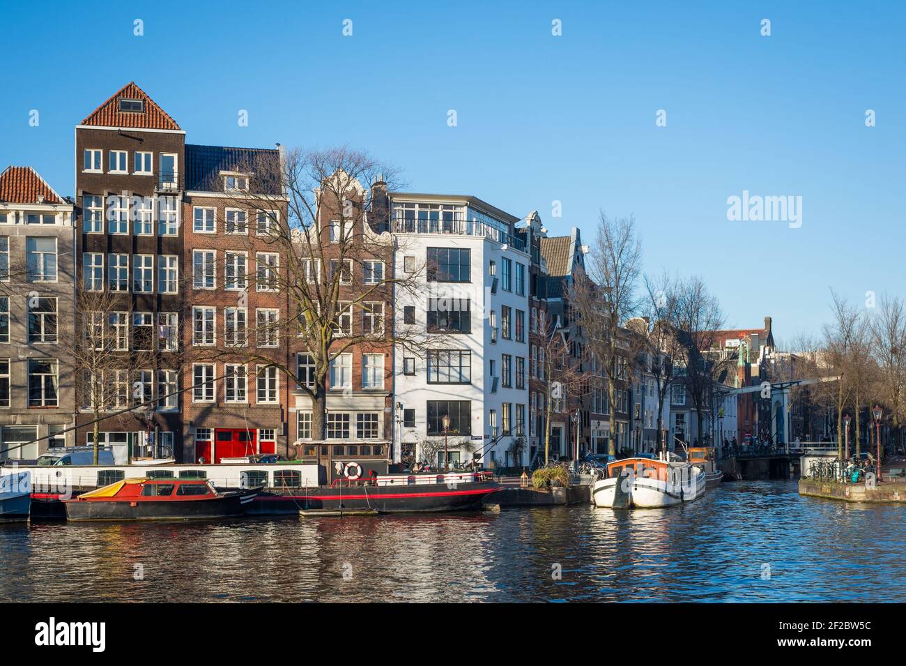 Buildings across the Amstel beside Groenburgwal on 's-Gravelandseveer, Amsterdam, Netherlands. Stock Photo