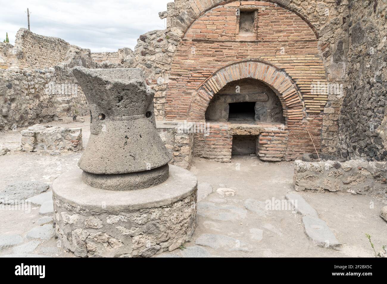 Tabernae pistrinum (Ancient baker with oven and mill) in the ancient roman site of Pompeii, near Naples. It was completely destroyed by the eruption o Stock Photo