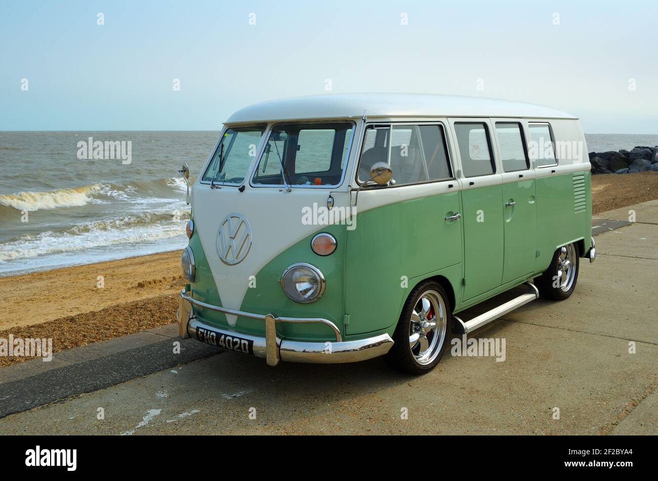 VW Transporter Bus Deluxe Kombi Camper Vintage Style Clip-On Green Sun visor 