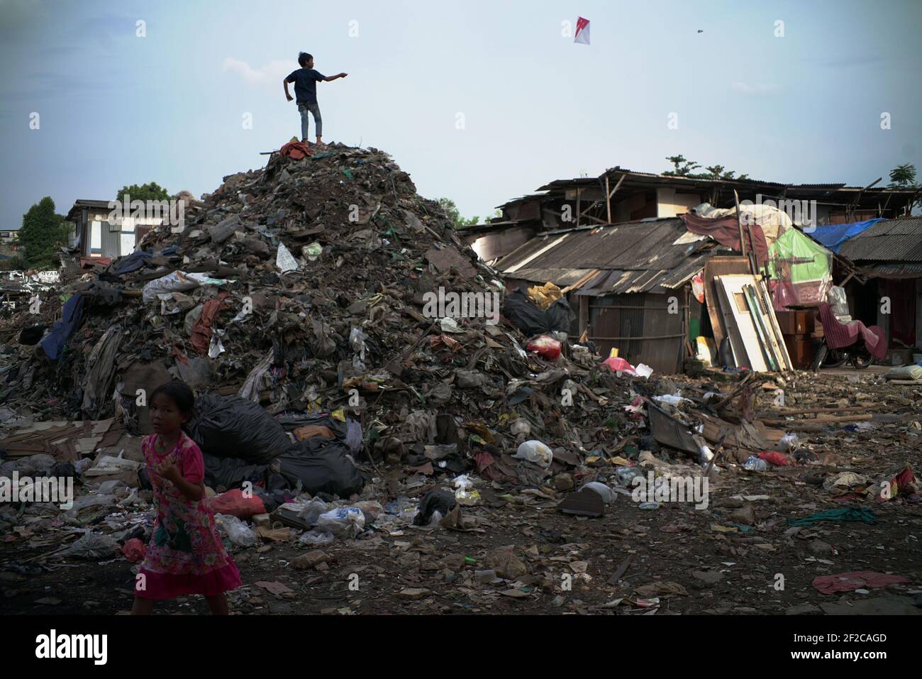 Children play in slum area hi-res stock photography and images - Alamy