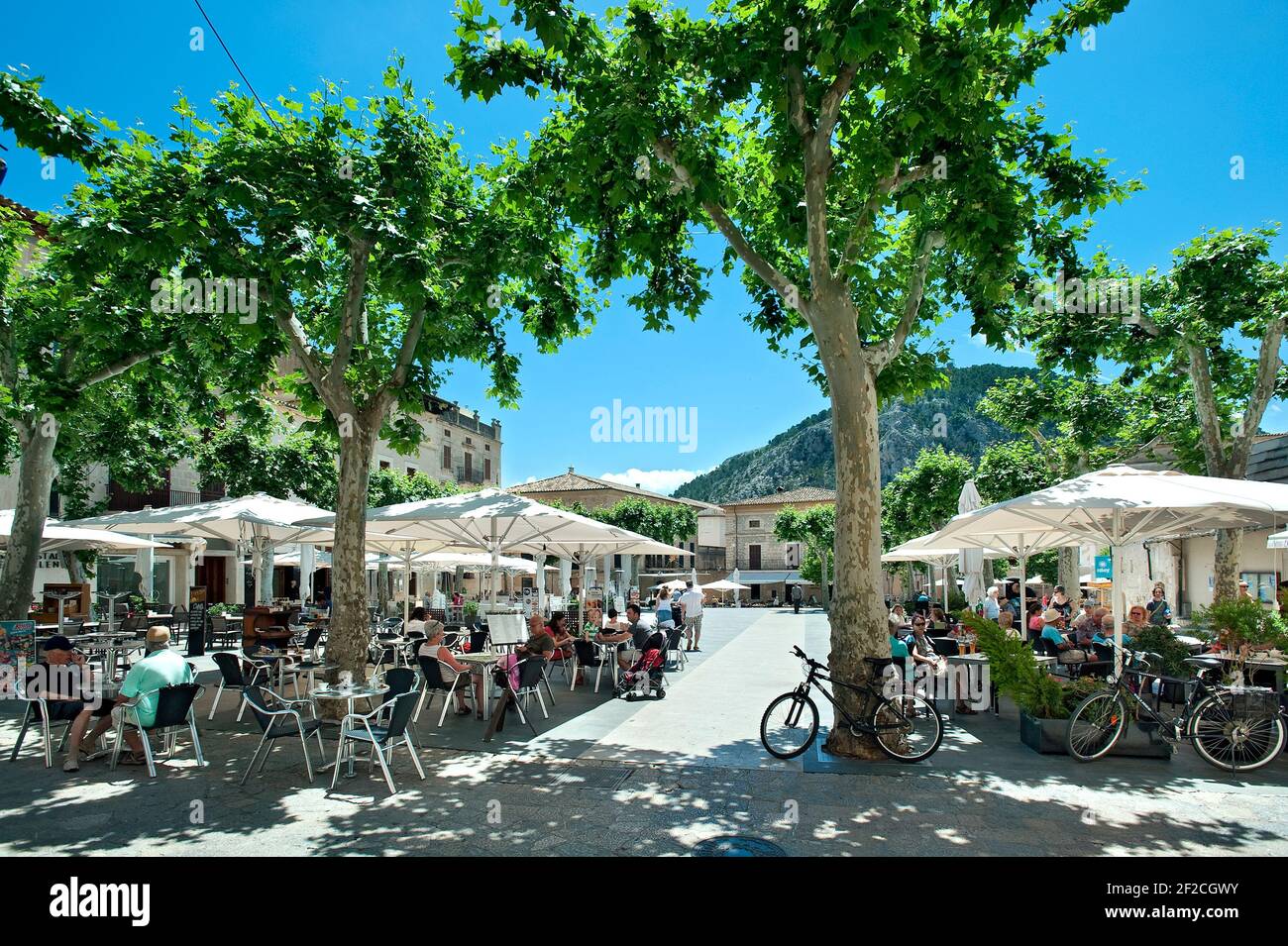 Pollenca mallorca plaza major hi-res stock photography and images - Alamy